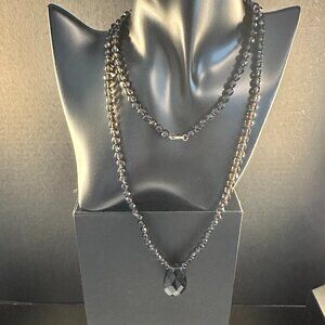 🖤 36” Black Faceted Crystal Necklace with Teardrop Pendant – Gold-Tone Clasp